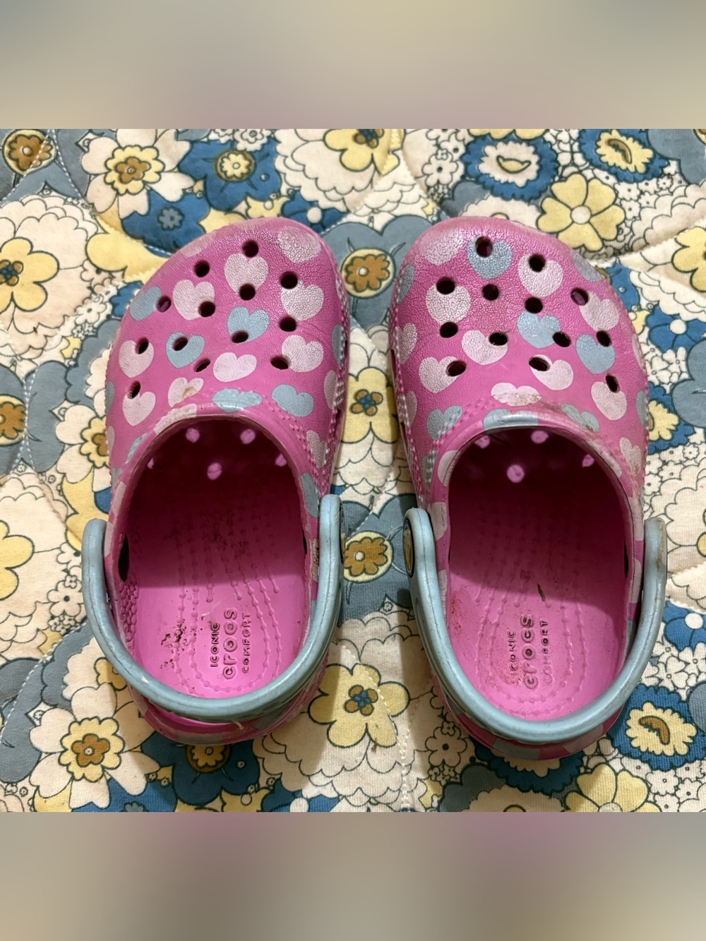 Crocs girls size 7c pink heart slip on shoes